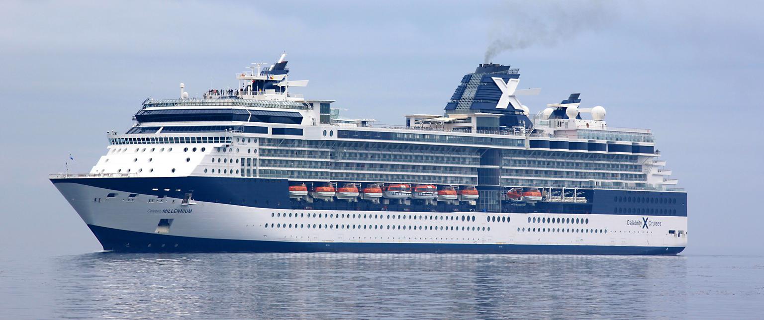 El Celebrity Millennium fondeando CELEBRITY MILLENNIUM CRUCEROS CELEBRITY CRUISES CREUERS CELEBRITY MILLENIUM